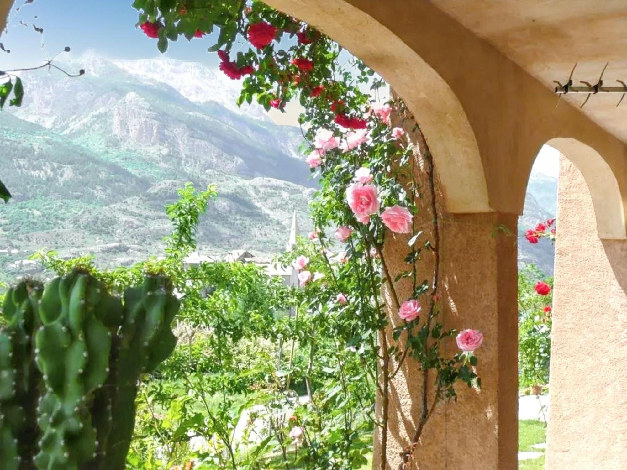 Appartement Paisible A Saint-Crepin Avec Vue Sur La Montagne Exterior photo